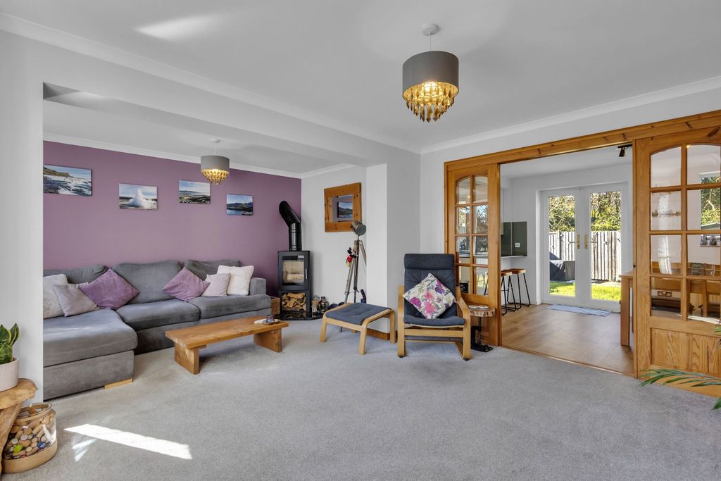 Property photo 2 of 17 Photo 3