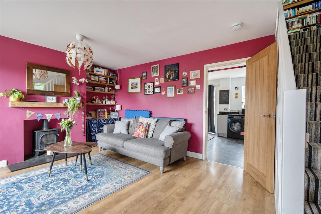 Property photo 3 of 23 Lounge