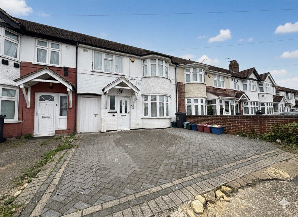 Property photo 1 of 18 Extended Terraced House For Sale Ash Grove, Hounslow Tw5 9Dr