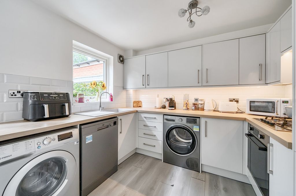 Property photo 3 of 13 1316770-18-686675...