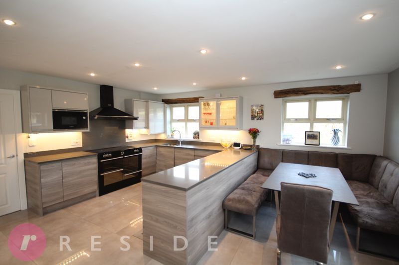 Property photo 3 of 25 Breakfast Kitchen