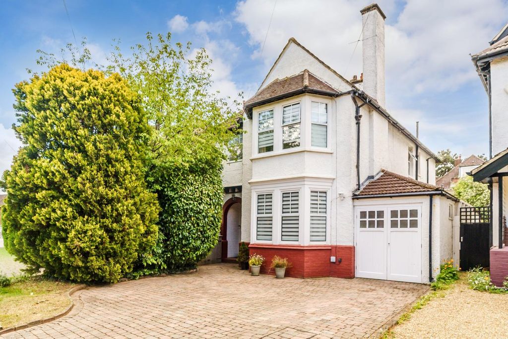 Property photo 1 of 33 Denham Road