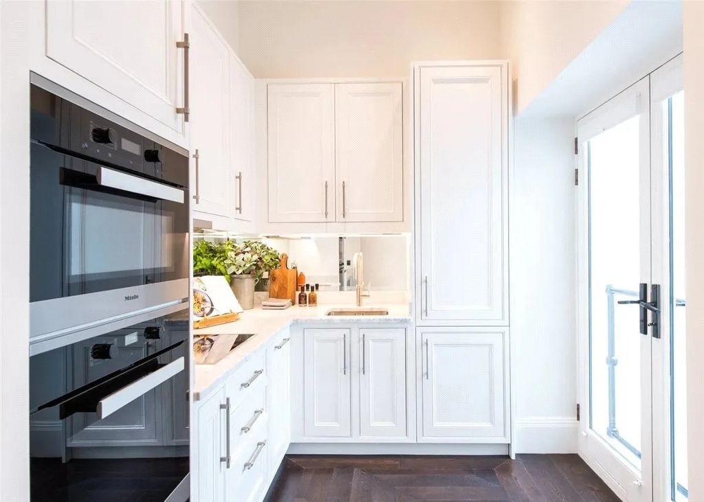 Property photo 2 of 14 4889483