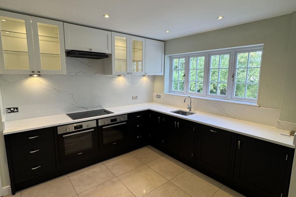 Property photo 3 of 25 Kitchen 2.Jpg