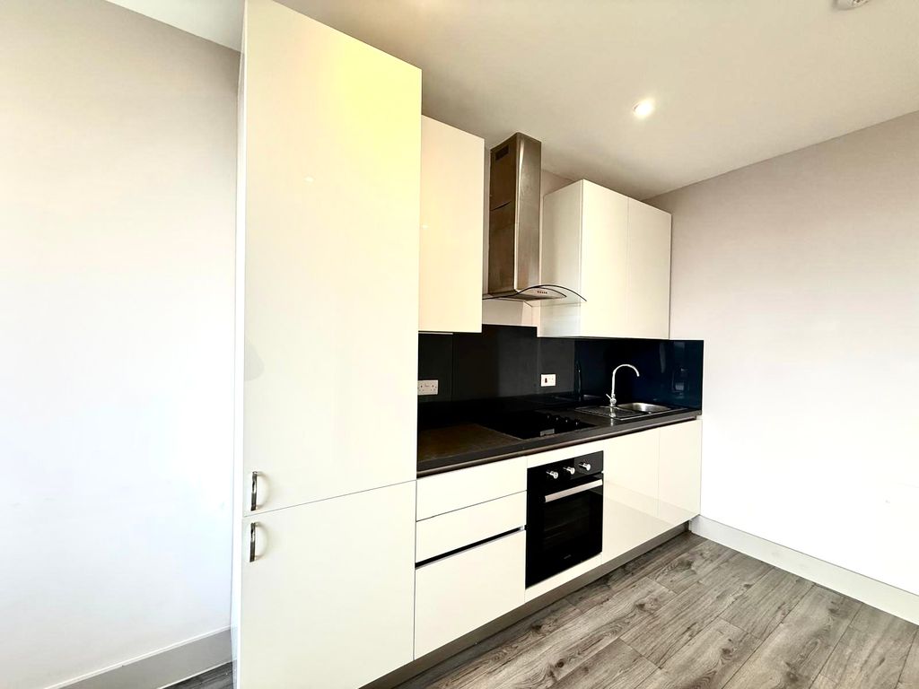 Property photo 2 of 6 Kitchen