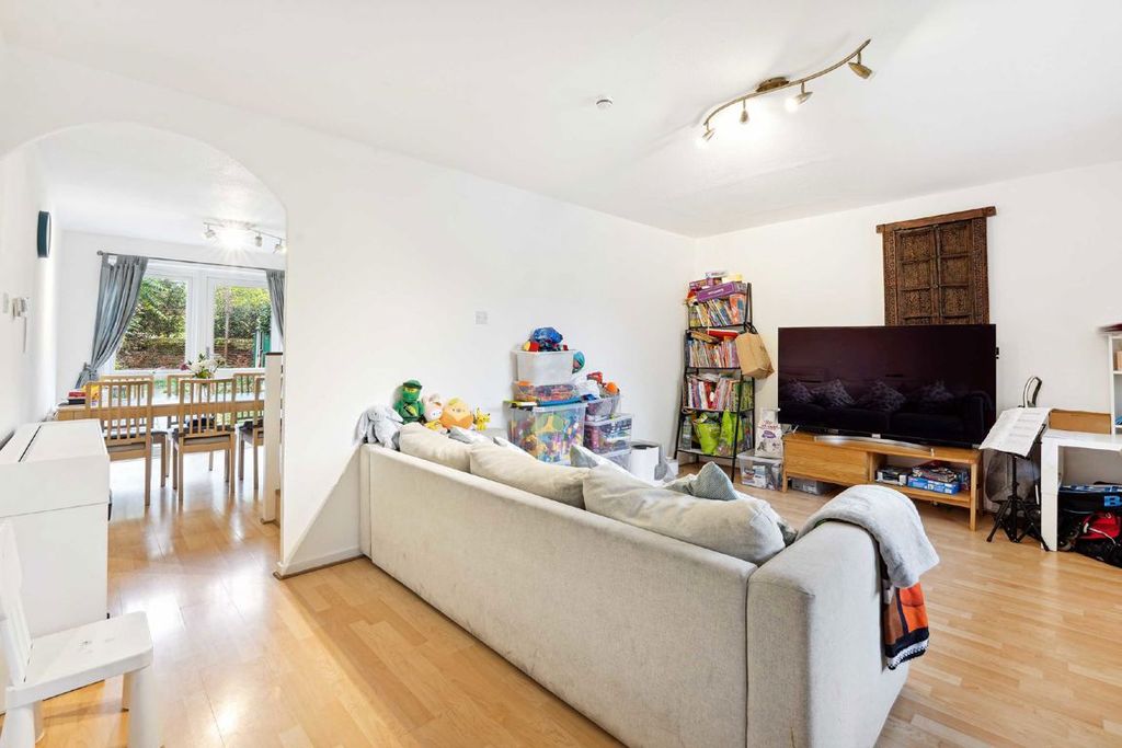 Property photo 2 of 8