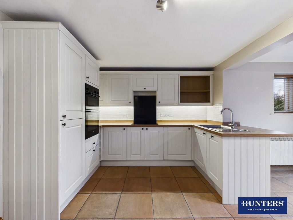 Property photo 2 of 17 Dining Kitchen