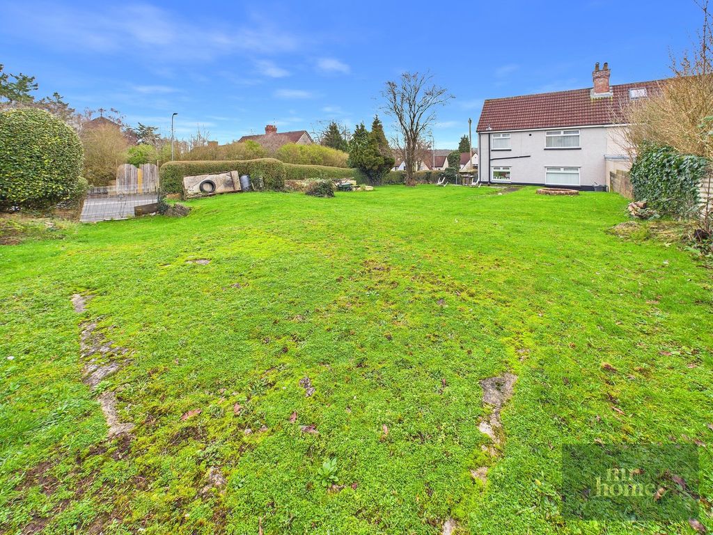 Property photo 2 of 33