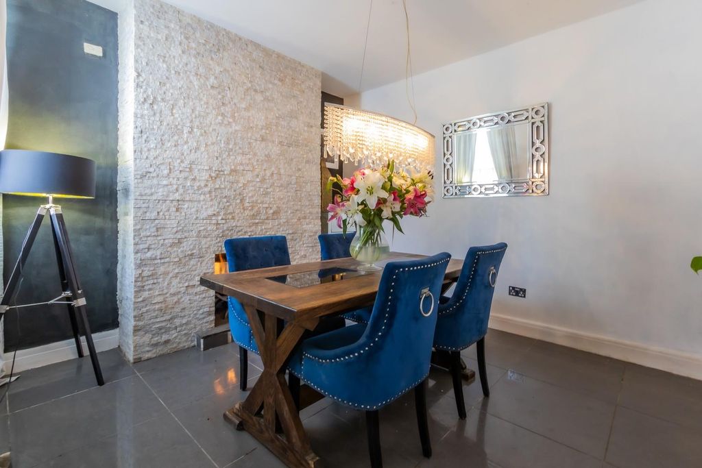 Property photo 1 of 23 Dining Room