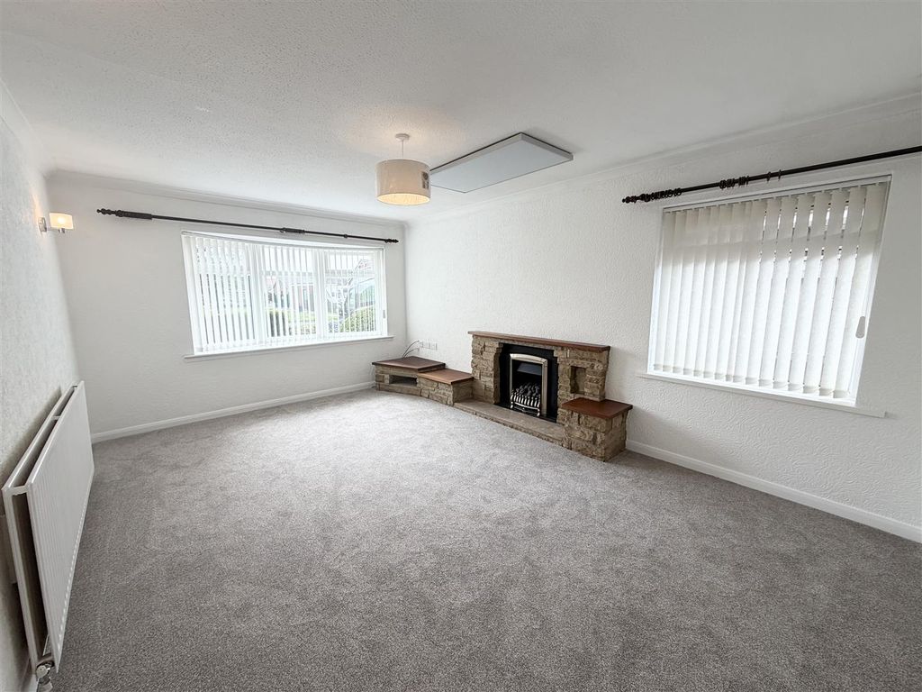 Property photo 2 of 15 Lounge