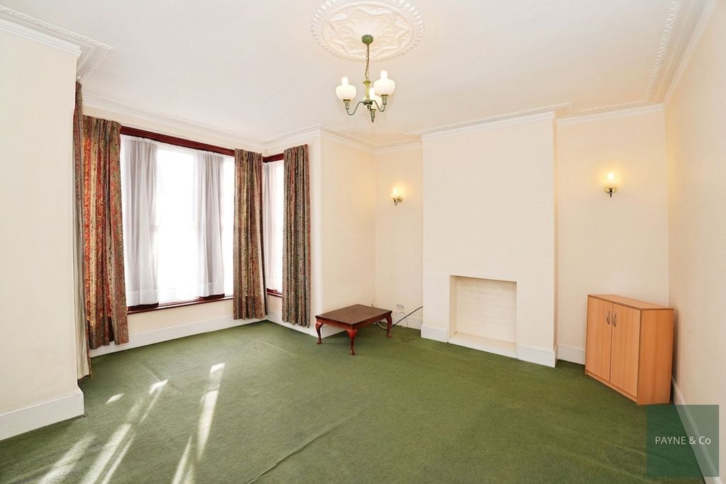 Property photo 3 of 20