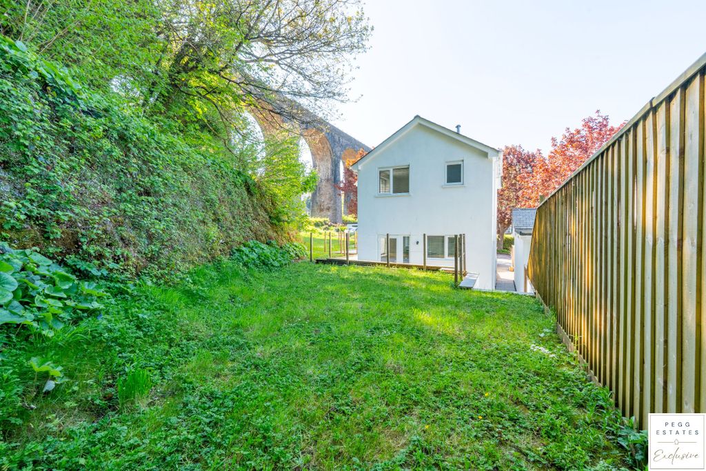 Property photo 2 of 24