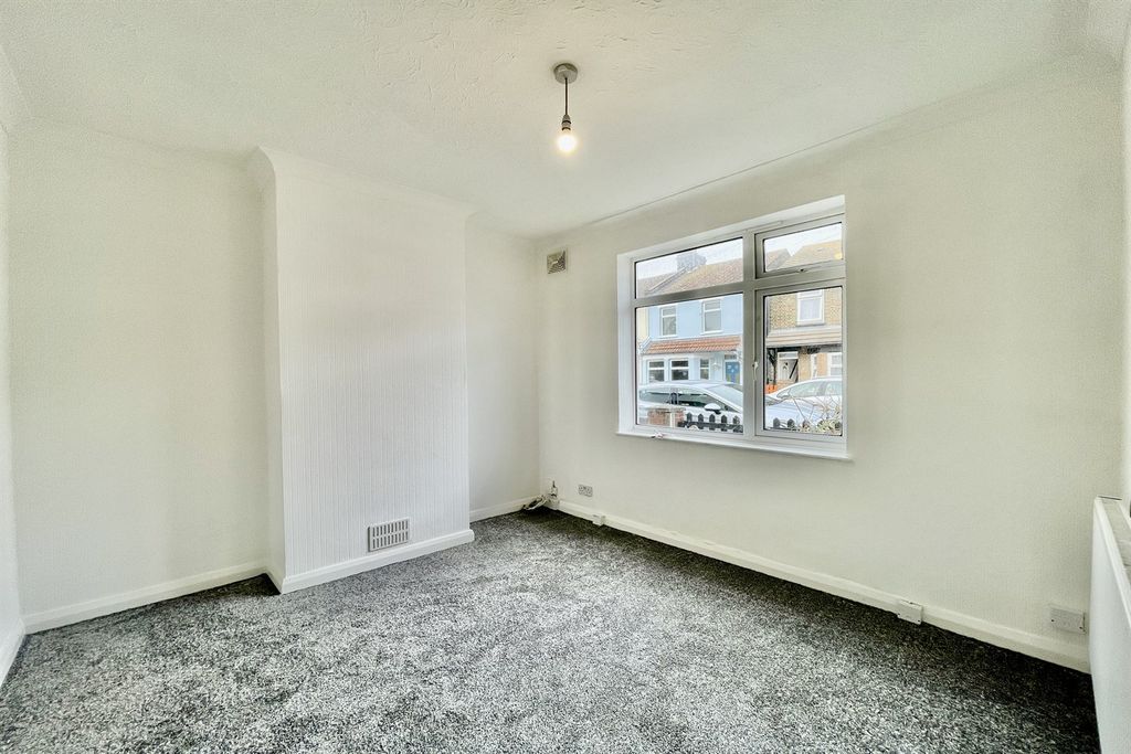 Property photo 1 of 8 (Main)