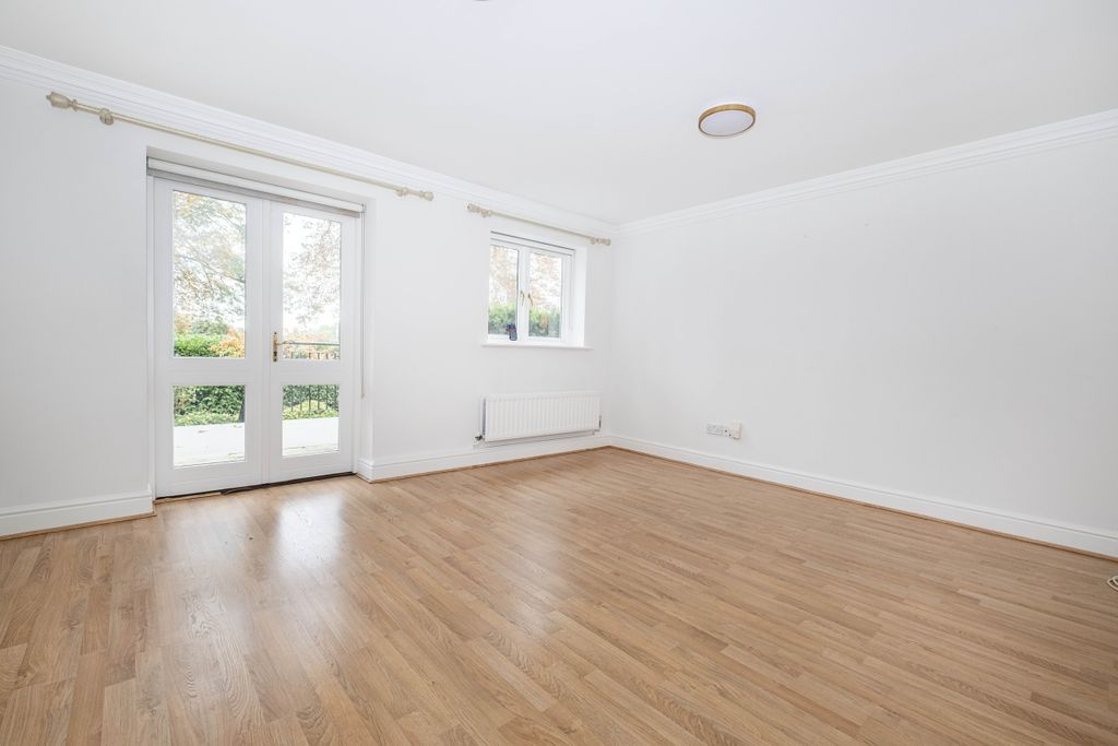 Property photo 2 of 10 2-Bowater-House-1...