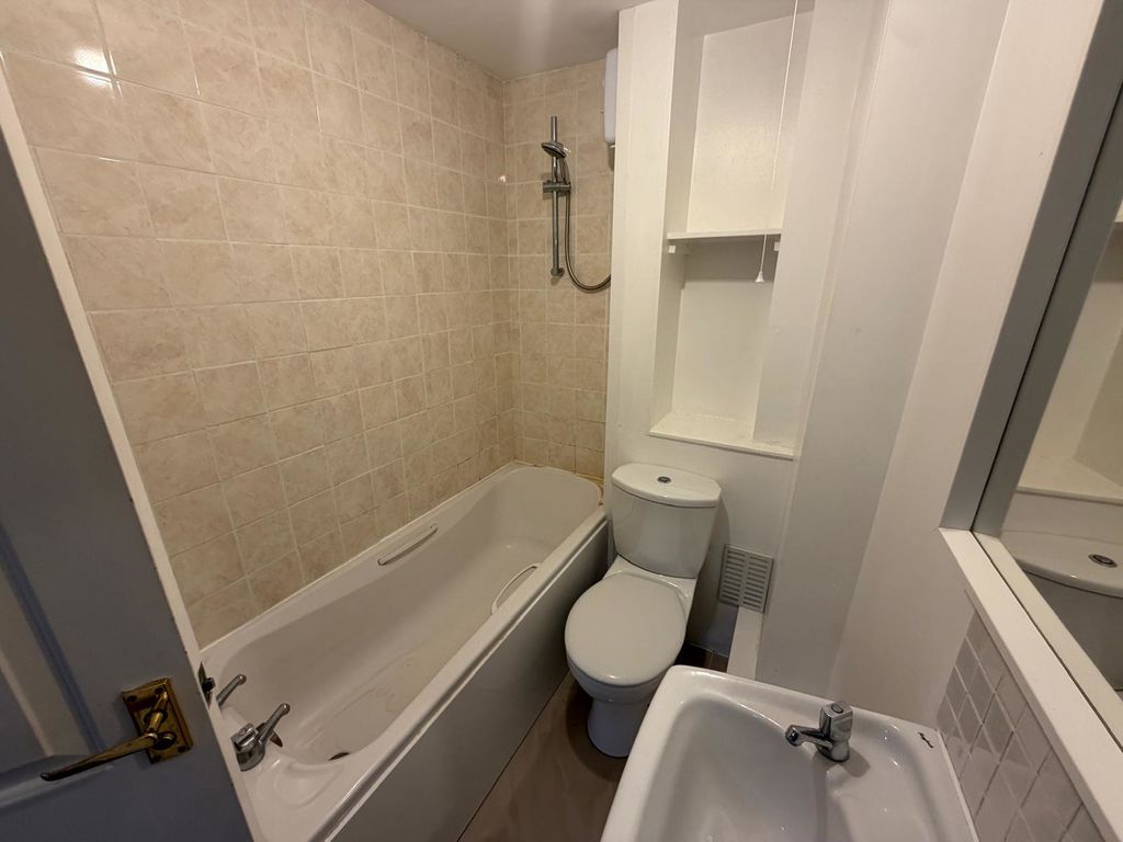 Property photo 3 of 4 Photo 4