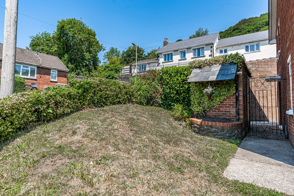 Property photo 3 of 32