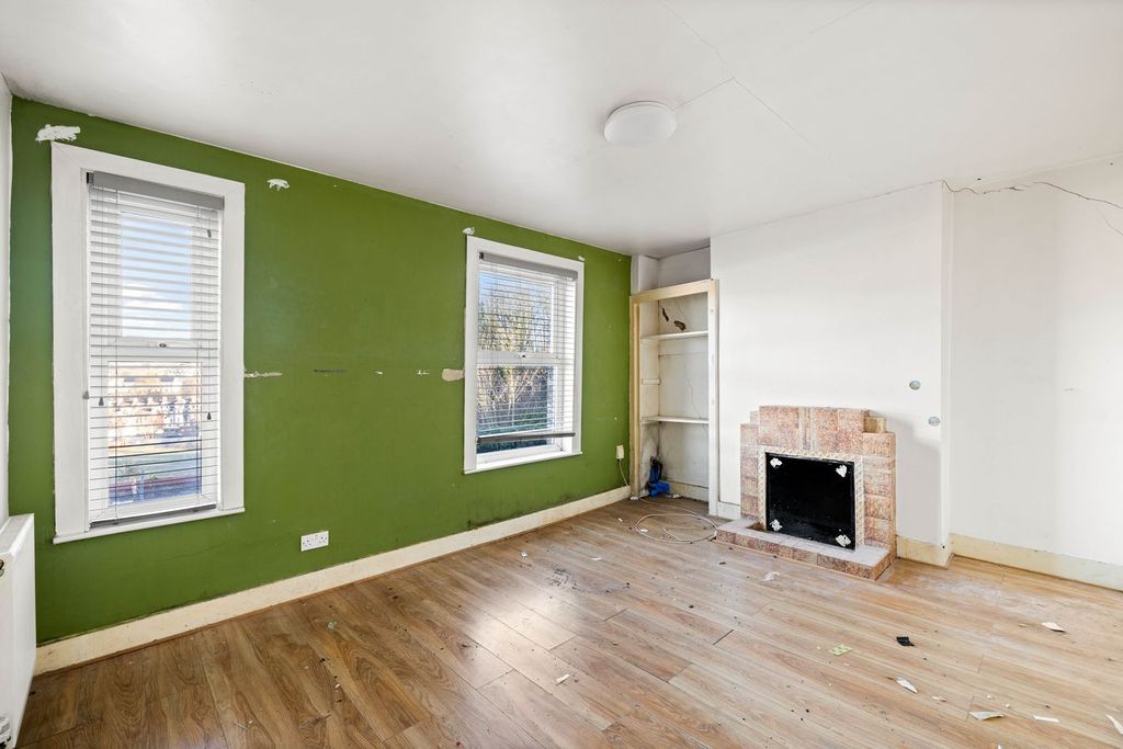 Property photo 3 of 12