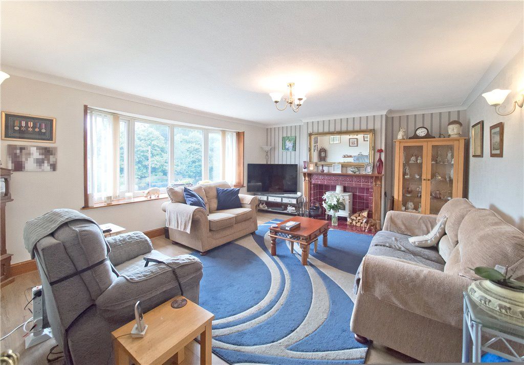 Property photo 2 of 26 Sitting Room