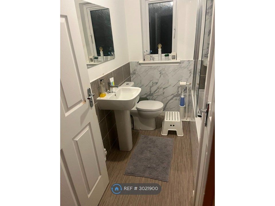 Property photo 2 of 15 Main Bathroom