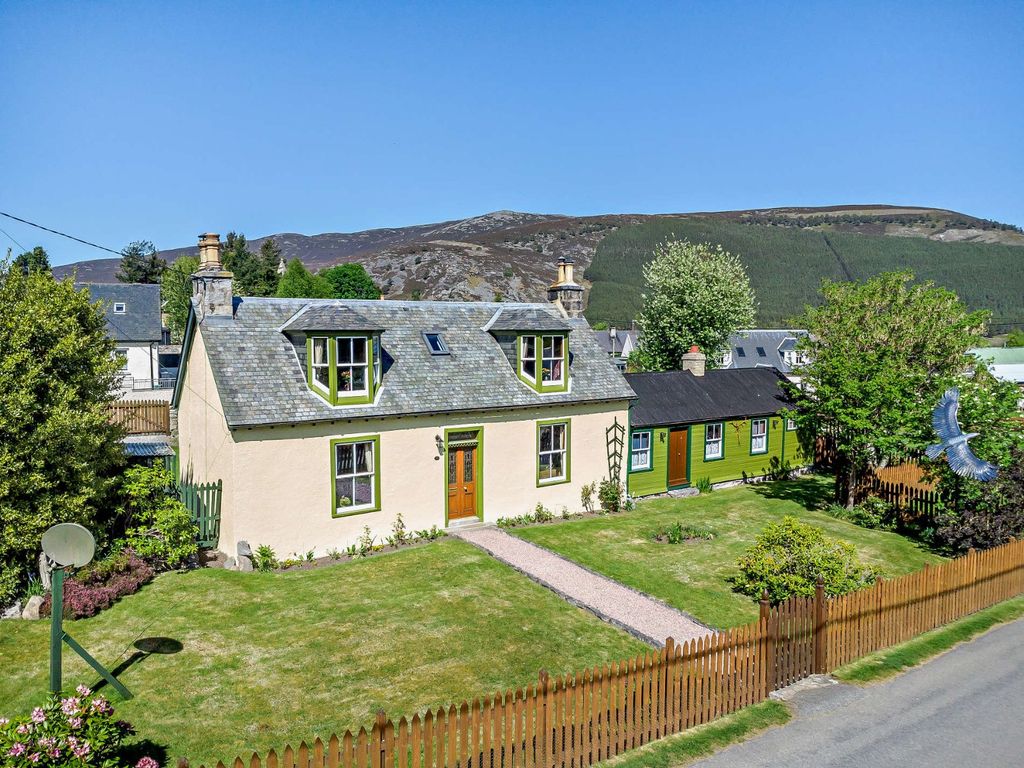 Property photo 1 of 9 Daisy Bank
