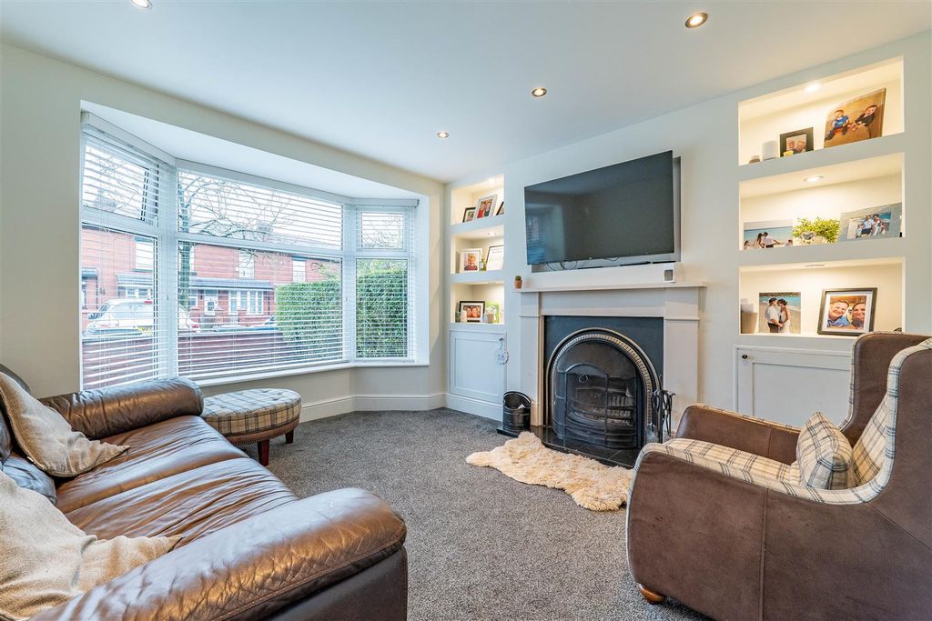 Property photo 2 of 24 Lounge