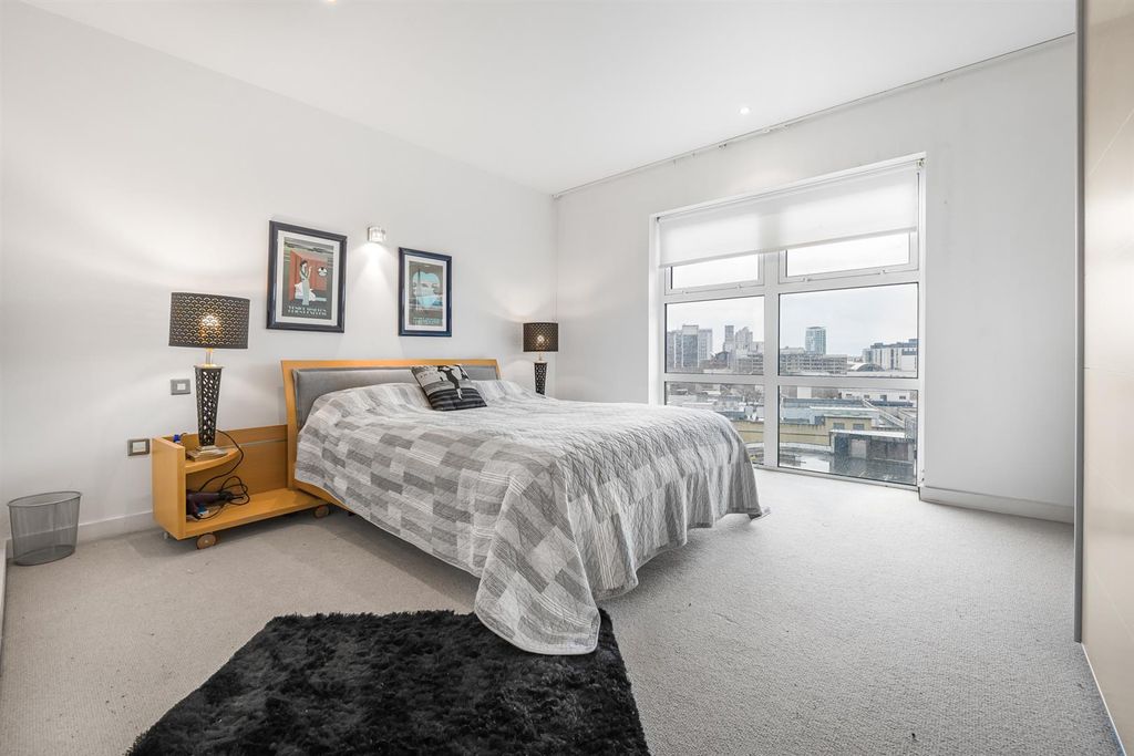 Property photo 3 of 24