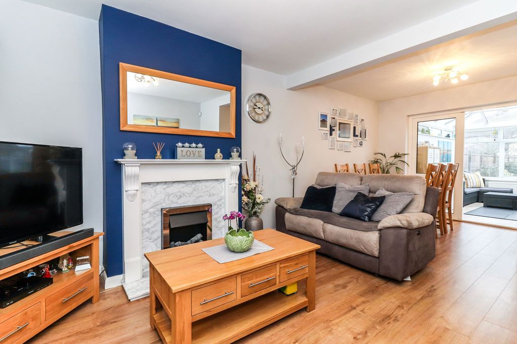 Property photo 2 of 20