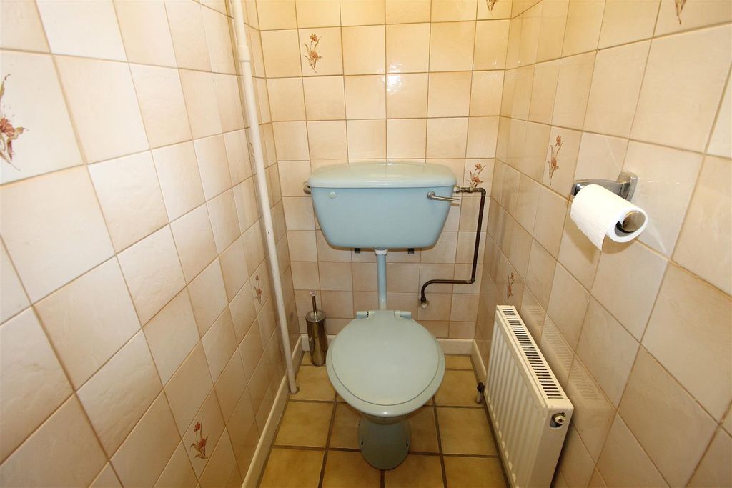 Property photo 3 of 15 wc.Jpg