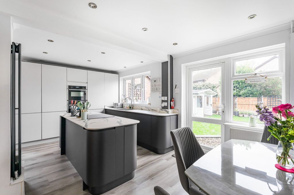 Property photo 3 of 31