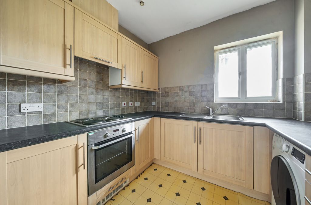 Property photo 3 of 14 1335664-5-68927Aa...
