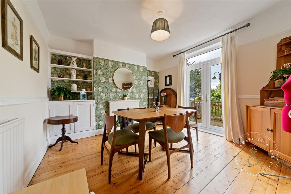 Property photo 3 of 19 Burlington-Terrace-11.Jpg