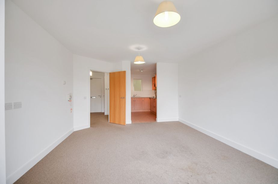 Property photo 2 of 18 Lounge_Pic_ (2).Jpg