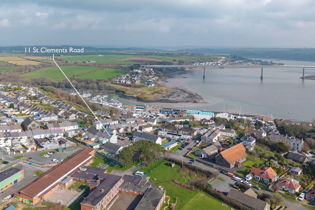 Property photo 2 of 25