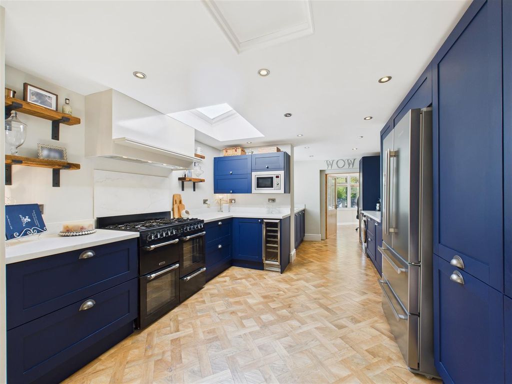 Property photo 2 of 19 Kitchen