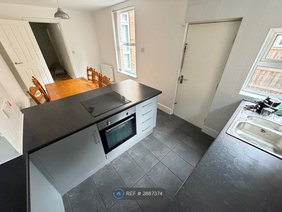 Property photo 3 of 18