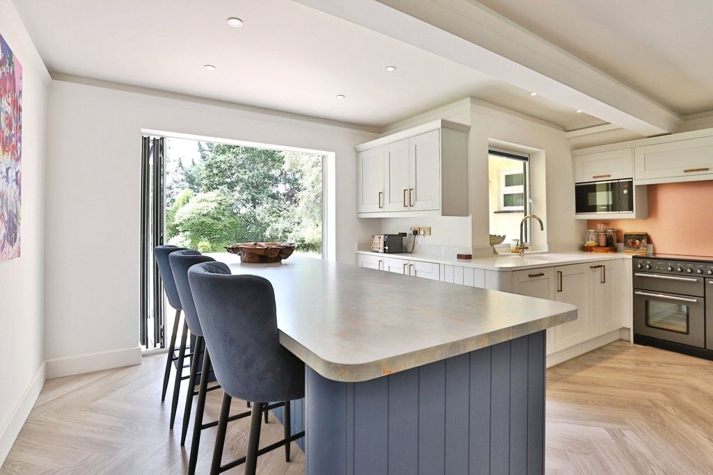 Property photo 3 of 22 Pbox-Img.Jpg