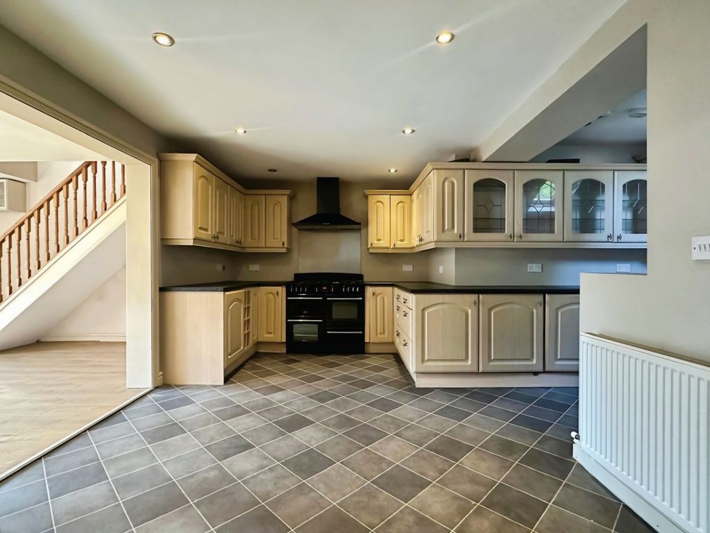 Property photo 2 of 24 Kitchen
