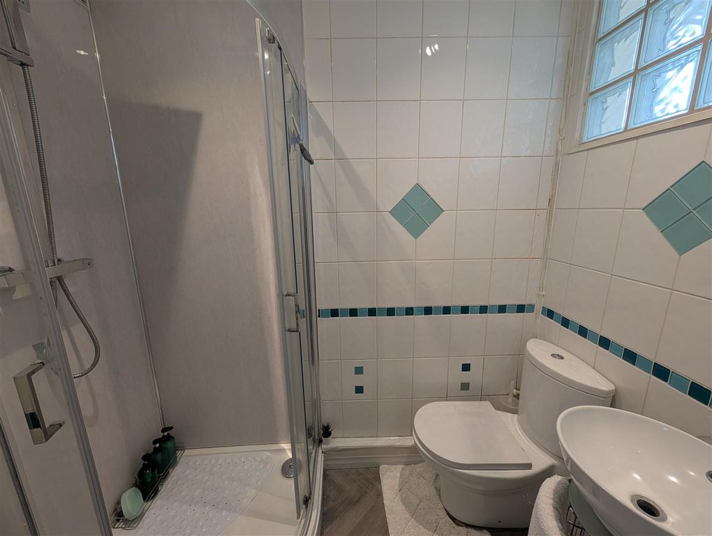 Additional image 7 of 2 bed flat to rent32 Clarendon Square, Leamington Spa CV32