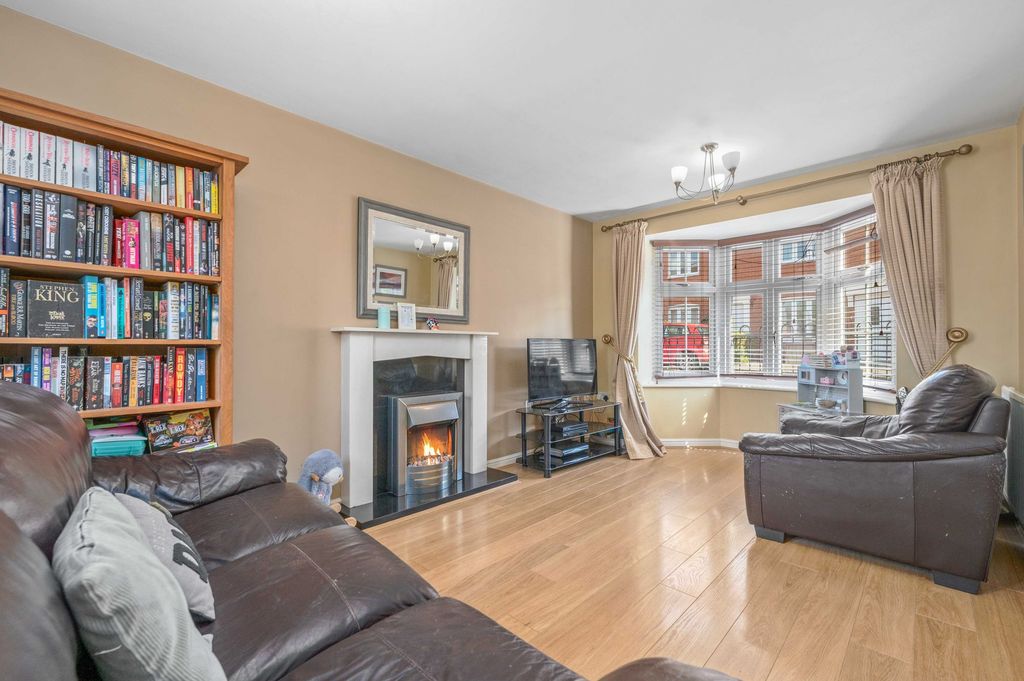 Property photo 2 of 21