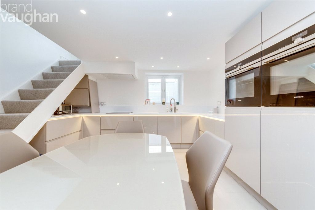 Property photo 2 of 15 Kitchen