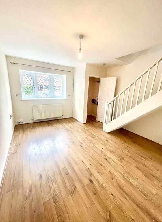 Property photo 2 of 11 Photo 1