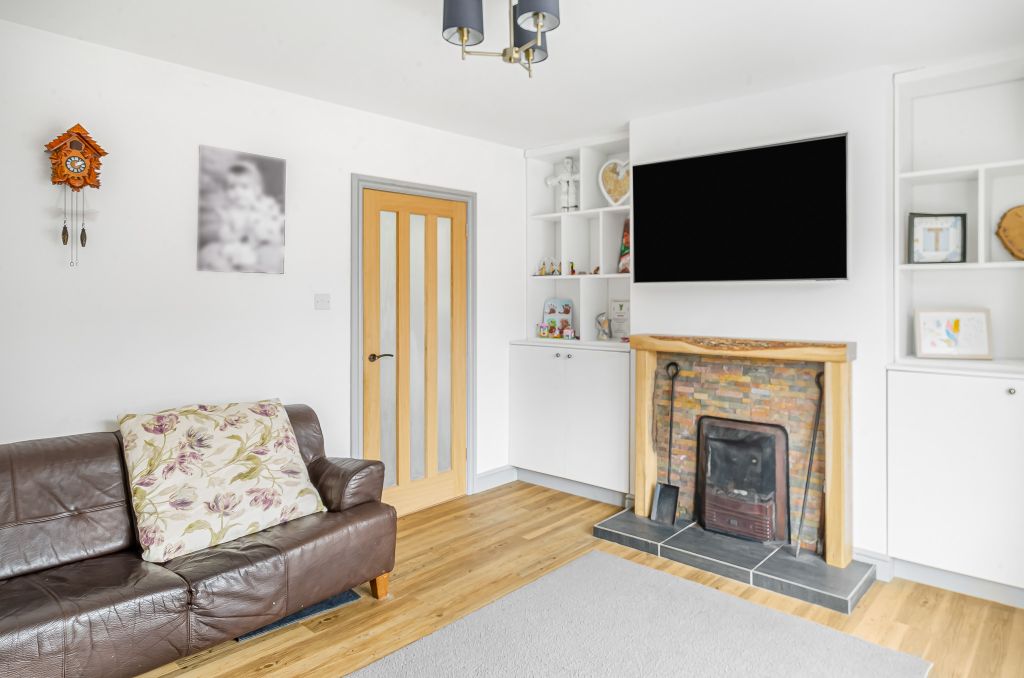 Property photo 2 of 13 Advert-20