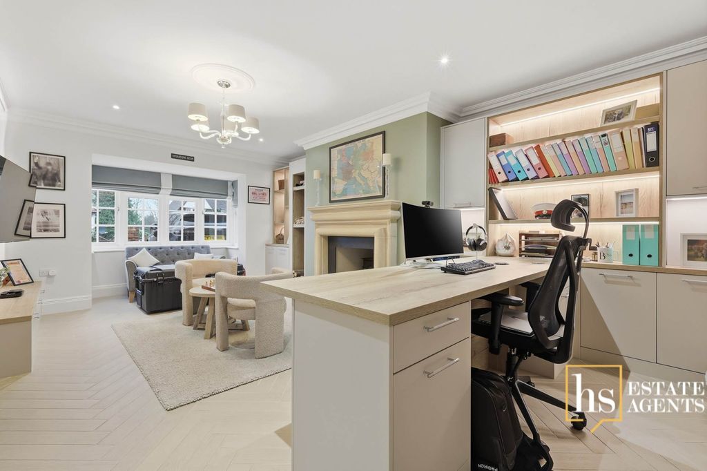 Property photo 2 of 35