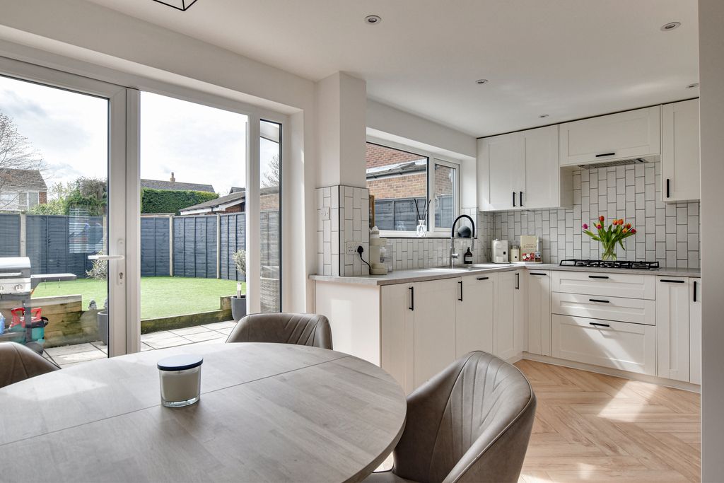 Property photo 3 of 19 Dsc_0118-Dsc_0120