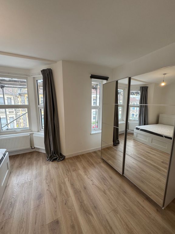Property photo 2 of 30 This Inviting Double Bedroom Features Ample Natura...