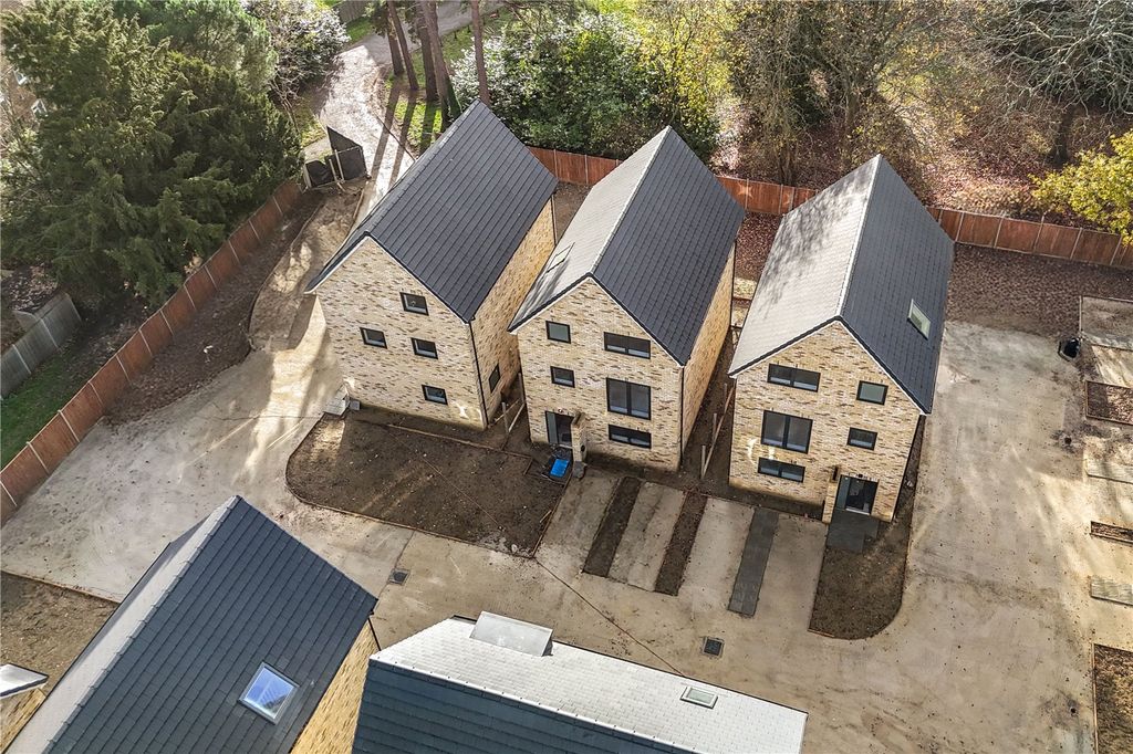 Property photo 2 of 34 Picture No. 29