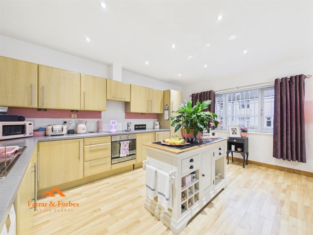 Property photo 2 of 22 Cam03956G0-Pr0205-Still007.Jpg