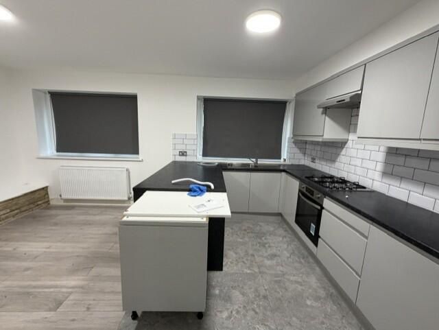 Property photo 3 of 8 Kitchen