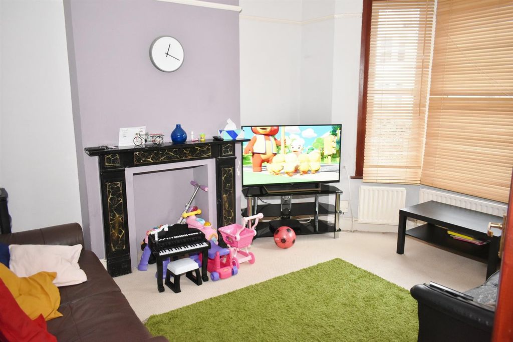 Property photo 3 of 9