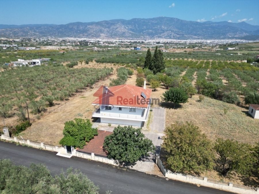 Property photo 2 of 25